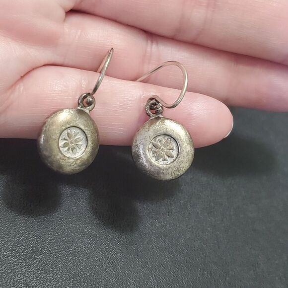 **Last Chance!! Final Sale** Vintage sterling silver round earrings - Picture 5 of 7